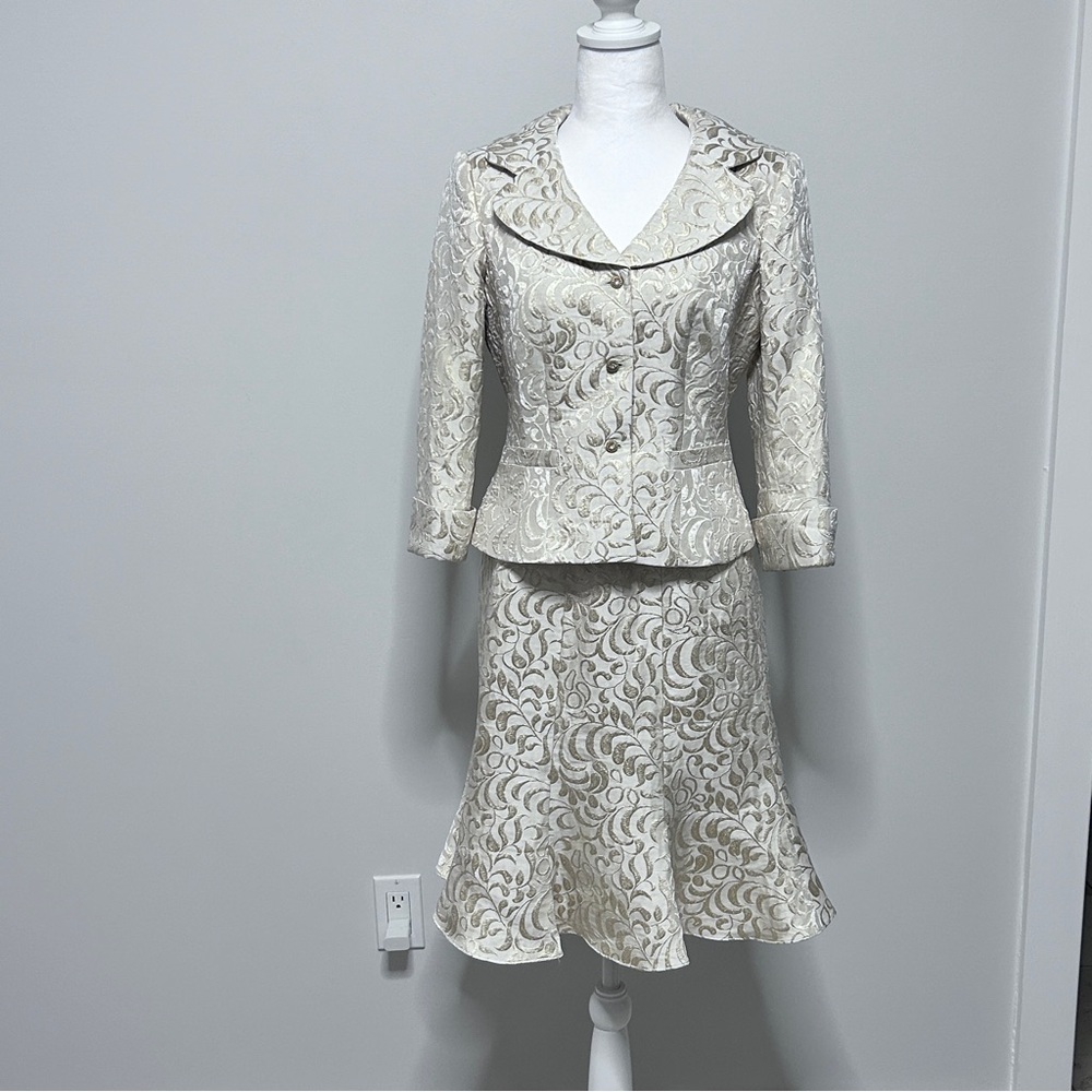 VTG Jones New York Women’s Size 8P 2 Piece Skirt Set Silk & Metallic Old Money